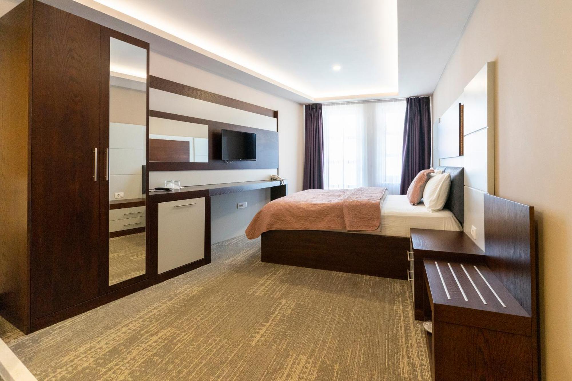 Hotel Prizreni Ngoại thất bức ảnh