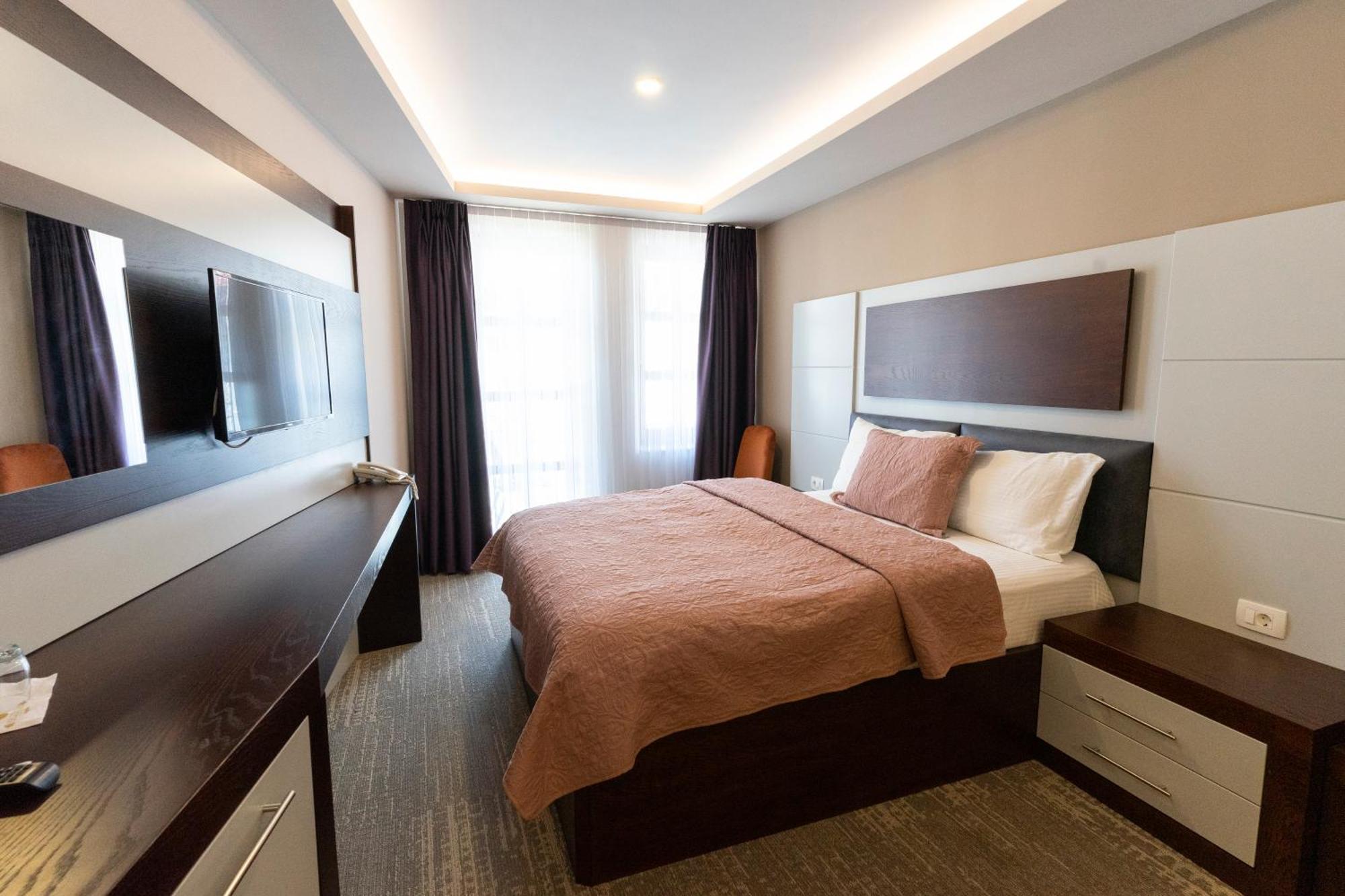 Hotel Prizreni Ngoại thất bức ảnh