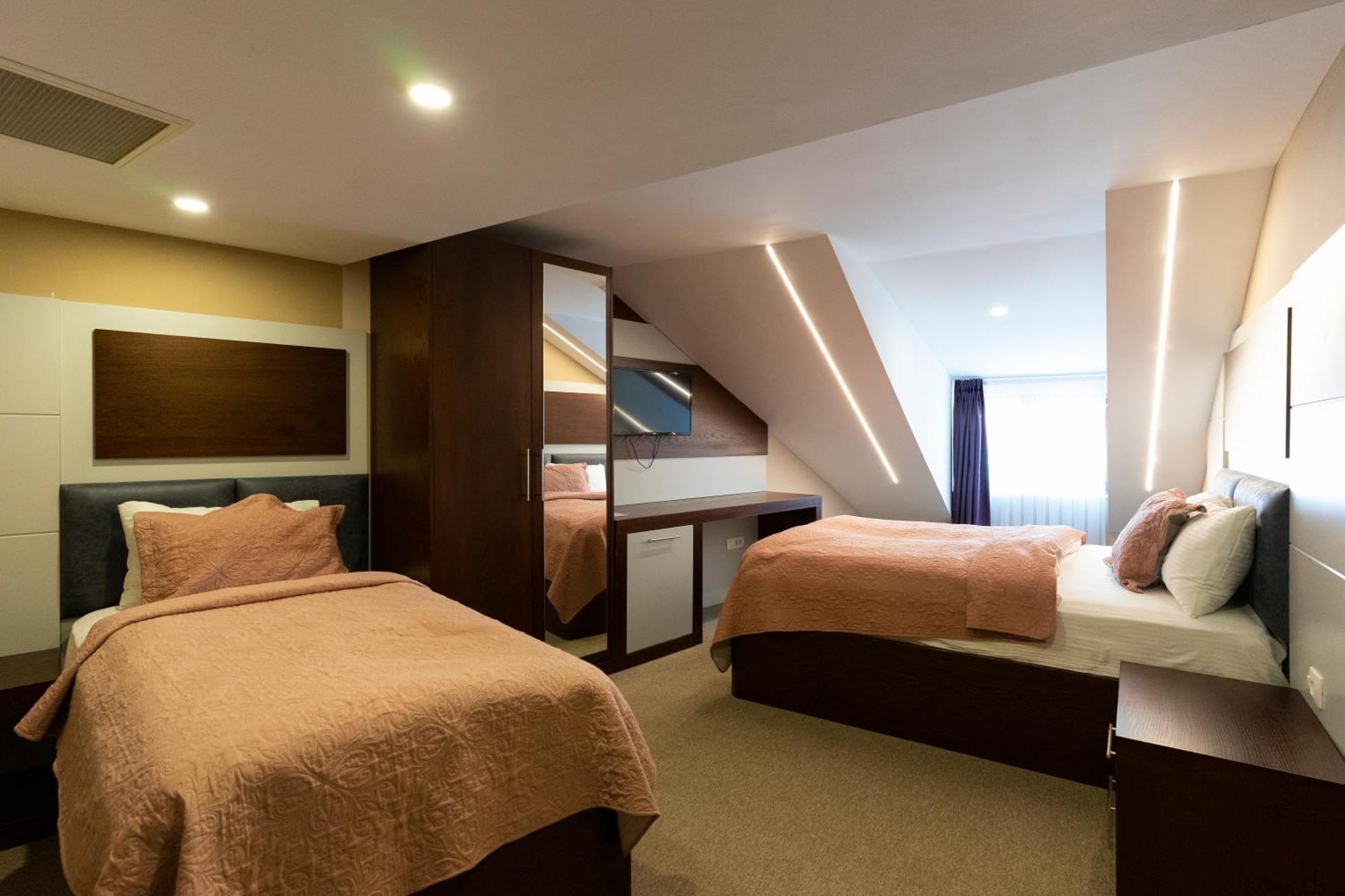 Hotel Prizreni Ngoại thất bức ảnh