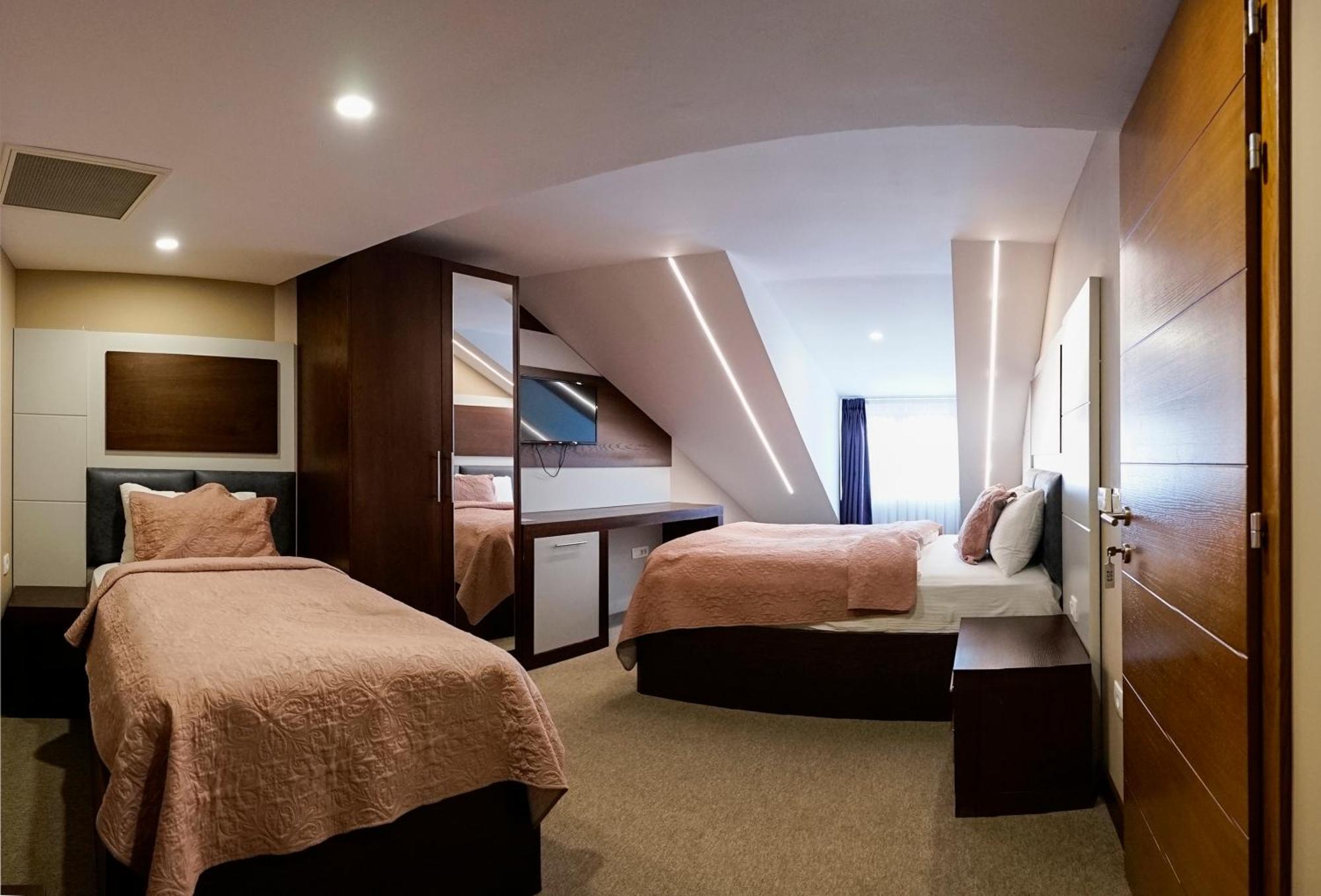 Hotel Prizreni Ngoại thất bức ảnh